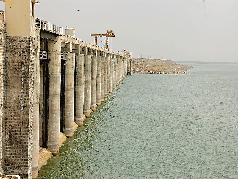 Jaikwadi districts again start receiving water from Nashik and Ahmadnagar district | नाशिक व नगर जिल्ह्यातून जायकवाडीत पुन्हा पाण्याची आवक सुरू