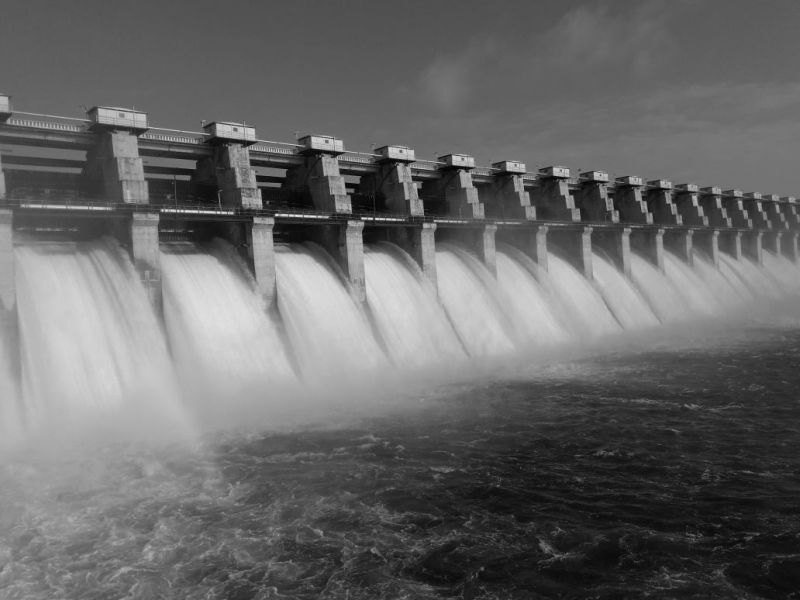 Jaikwadi @ 100%: Water flow from the dam due to inward growth | जायकवाडी @ १००% : आवक वाढल्याने धरणातून पाण्याचा विसर्ग