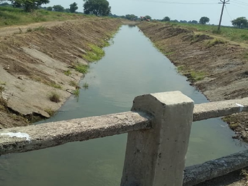 Water cycle starts from the left bank of Jayakwadi | जायकवाडीच्या डाव्या कालव्यातून पाण्याच्या आवर्तनास सुरूवात