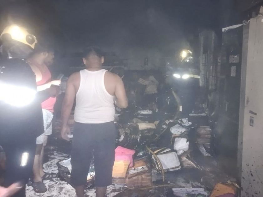 Fire in Gunthewari Division of Nanded Collectorate; Burn multiple files | नांदेड जिल्हाधिकारी कार्यालयातील गुंठेवारी विभागाला आग; अनेक संचिका जळून खाक