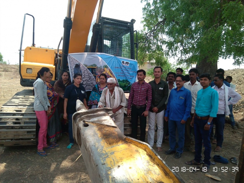 Machinery from Jain Sanghatan for water conservation work | कारंजा व मंगरूळपीर तालुक्यातील जलसंधारण कामात भारतीय जैन संघटनेकडून यंत्रसामग्री