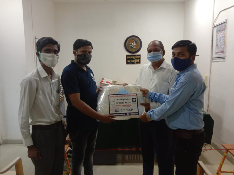 The Baby Care Foundation has donated 100 PPE kits to Kalyan Dombivali Municipal Corporation. | क्या बात! द बेबी केयर संस्था सरसावली; केडीएमसीला दिल्या 100 पीपीई किट्स