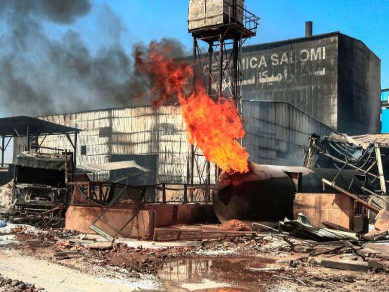 major blast in a ceramic factory Saloomi in Bahri area of the capital Khartoum in Sudan | Sudan's Factory Fire : सुदानमधील कंपनीत स्फोट; 18 भारतीयांचा मृत्यू