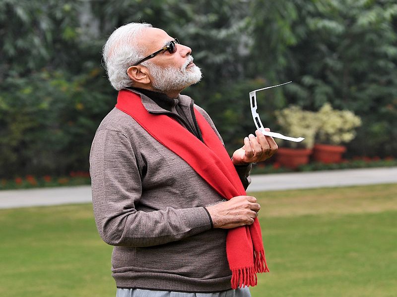 PM narendra modi says On The Final Solar eclipse Of 2019 | ढगाळ वातावरणाचा पंतप्रधान नरेंद्र मोदींनाही फटका; ट्विटद्वारे 'अशी' दिली प्रतिक्रिया