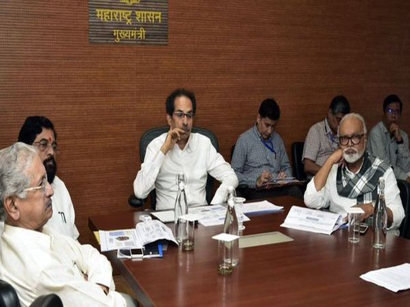 Avoid controversial statements that may disturb the government; Suggestions of CM Uddhav Thackeray | सरकारला अडचणीत आणणारी वादग्रस्त वक्तव्ये टाळा; उद्धव ठाकरेंच्या सूचना