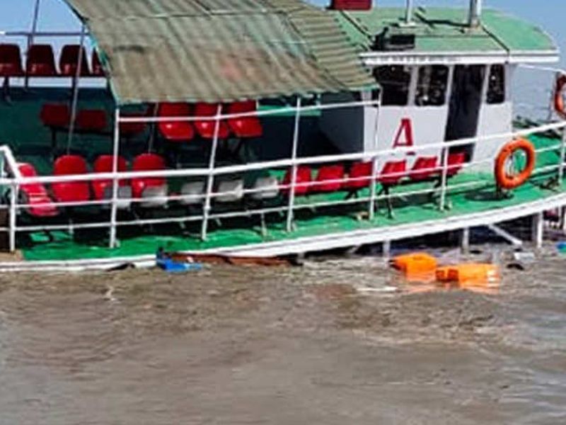 Chief minister Uddhav Thackeray praises police for rescuing 88 people aboard a boat | समुद्रात बुडणाऱ्या बोटीतील 88 जणांना वाचविणाऱ्या पोलिसांचे मुख्यमंत्र्याकडून कौतुक
