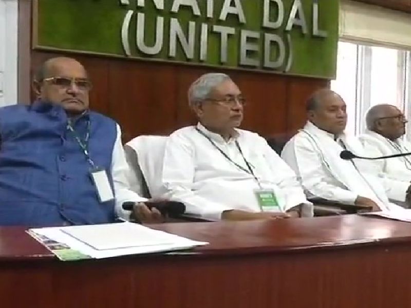 JDU's meeting in Delhi begins, Nitish Kumar's attitude to everyone's eyes | दिल्लीत जदयूची बैठक सुरू, नितिशकुमारांच्या भूमिकेकडे सर्वांच्या नजरा