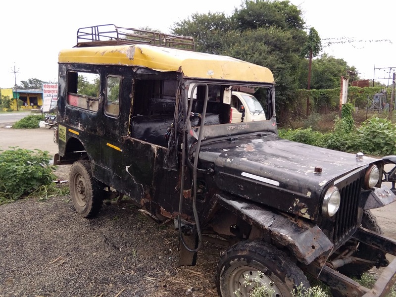 Jeep broke into Jeur: 6 women injured | जेऊरमध्ये जीप उलटली : ६ महिला जखमी