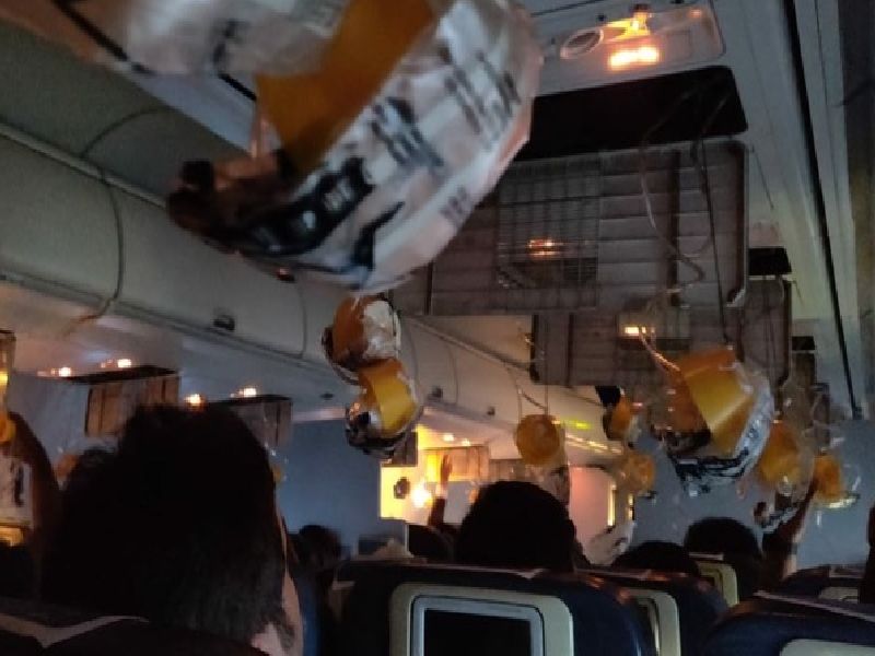Reduction of the air pressure in the plane resulted in the death of 166 passengers | विमानातील हवेचा दाब घटल्याने १६६ प्रवाशांचे प्राण आले कंठाशी