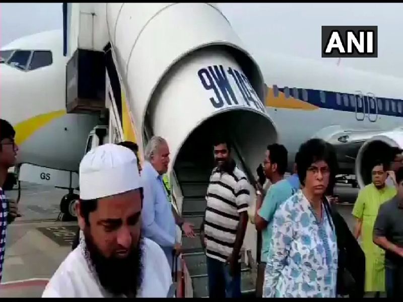 jet airways mumbai jaipur flight turned back to mumbai mid air during climb | कर्मचाऱ्याची जीवघेणी चूक! जेट एअरवेजच्या विमानात प्रवाशांच्या नाक-कानातून रक्तस्त्राव