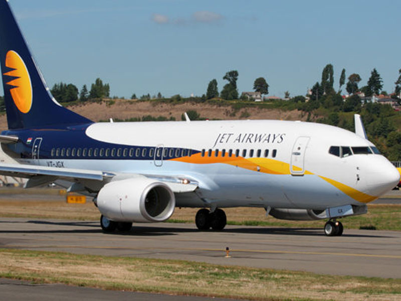  Two Jet Airways officials resign | ‘जेट एअरवेज’च्या दोन अधिकाऱ्यांचे राजीनामे