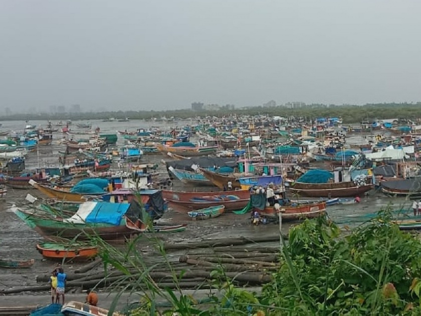 Mumbai News Fishermen distressed by stormy rains farmers demand compensation | वादळी पावसामुळे मच्छीमार हैराण, शेतकऱ्यांप्रमाणे नुकसान भरपाई देण्याची मागणी