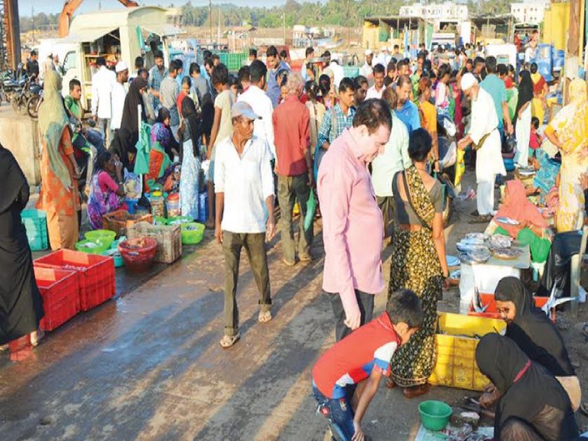 Fisheries department warns sellers of action if fish is sold on the jetty | Ratnagiri- खबरदार! जेटीवर मच्छी विक्री केल्यास कारवाई, मत्स्य विभागाचा विक्रेत्यांना इशारा