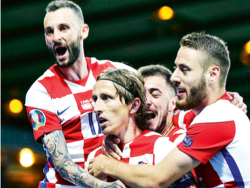 Euro Cup: Croatia knocked out; England defeated the Czech Republic | युरो चषक: क्रोएशिया बाद फेरीत; इंग्लंडने झेक प्रजासत्ताकला नमवले