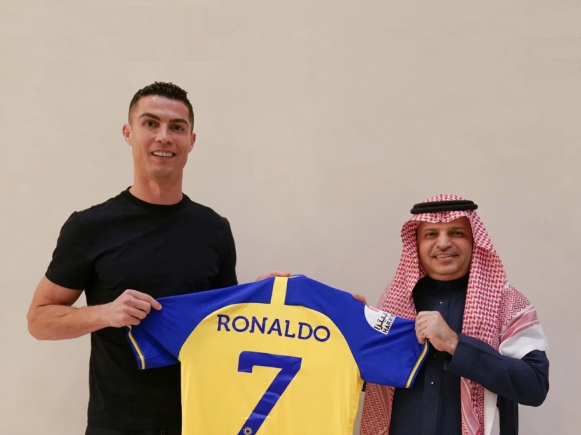 Cristiano Ronaldo Agreement with Saudi club al nassr; Became the world's highest paid athlete | Cristiano Ronaldo: रोनाल्डो मालामाल! सौदीच्या क्लबसोबत करार; वर्षाचा पगार बघाल तर हादराल