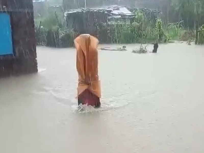 Heavy rains in Vardha; Due to ingress of water in the house, there is a lot of damage, the suffering of the citizens | वर्ध्यात जोरदार पाऊस; घरात पाणी शिरल्याने मोठ्या प्रमाणात नुकसान, नागरिकांचे हाल