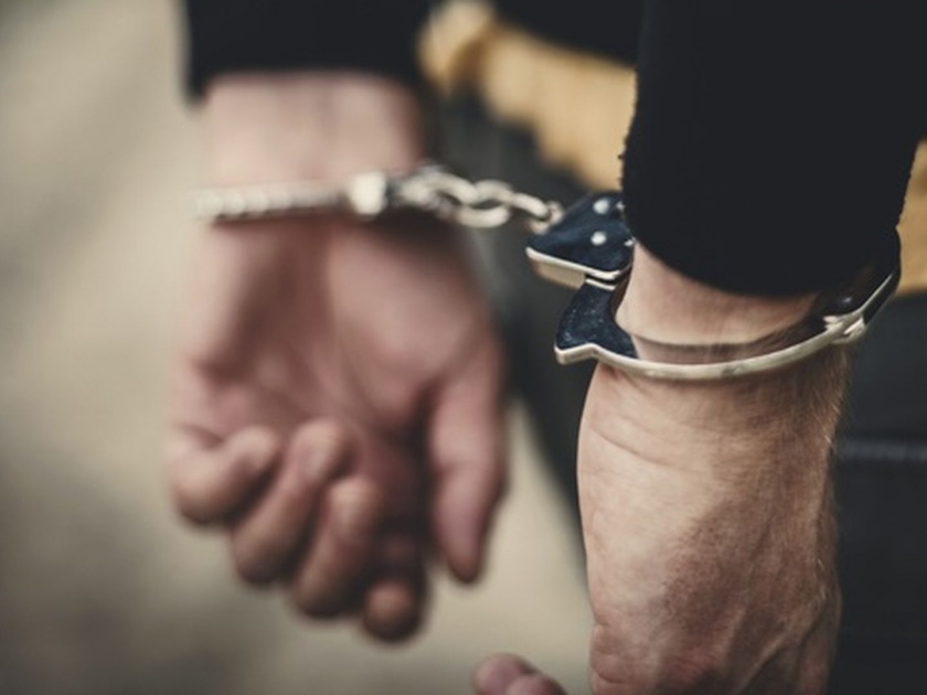 Officer handcuffed for molesting female colleague | महिला सहकाऱ्याचा विनयभंग करणाऱ्या अधिकाऱ्याला बेड्या