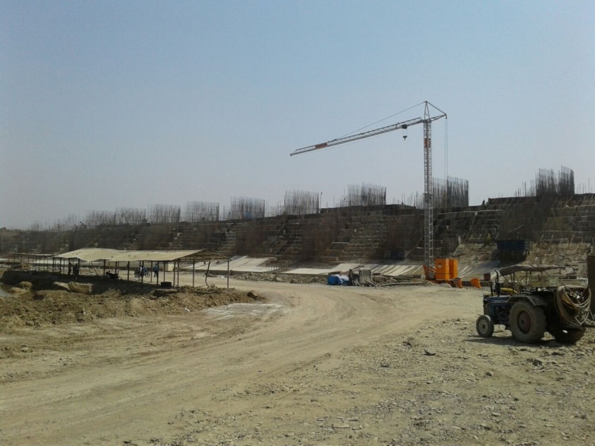 work of Jigon project stopped; Break from three days | प्रकल्पग्रस्तांनी बंद पाडले जिगाव प्रकल्पाचे काम; तिन दिवसापासून ब्रेक 