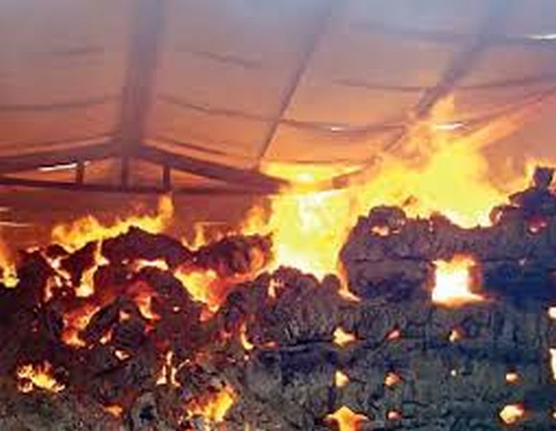 Shengaon's Jining fire; Boiler burns | शेगावच्या जिनींगला आग; बॉयलर जळून खाक