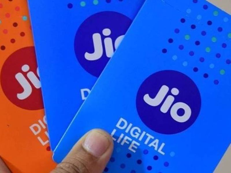 jio becomes the second largest telecom company in the country after airtel in terms of income | धन धना धन! जिओनं कमाईत पटकावलं दुसरं स्थान; व्होडाफोनची घसरण