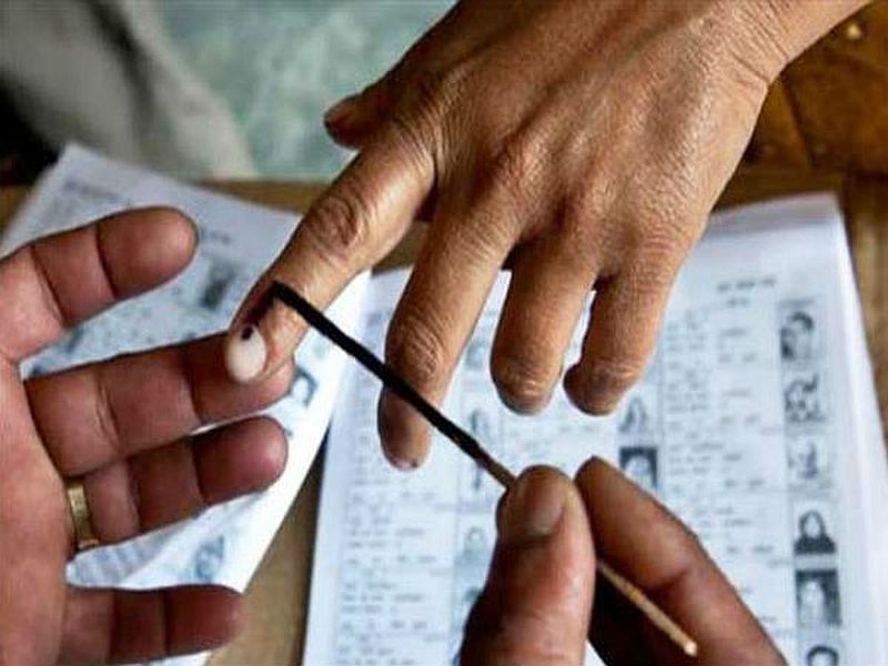 Maharashtra Election 2019:Voting in peace; Approximately 3 percent of the vote, nowhere inappropriate | मतदान शांततेत; अंदाजे ४२ टक्के मतदान, कुठेही अनुचित घटना नाही