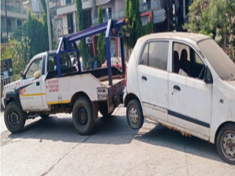 Municipal action on unattended vehicles in Ulhasnagar | उल्हासनगरातील बेवारस वाहनांवर पालिकेची कारवाई