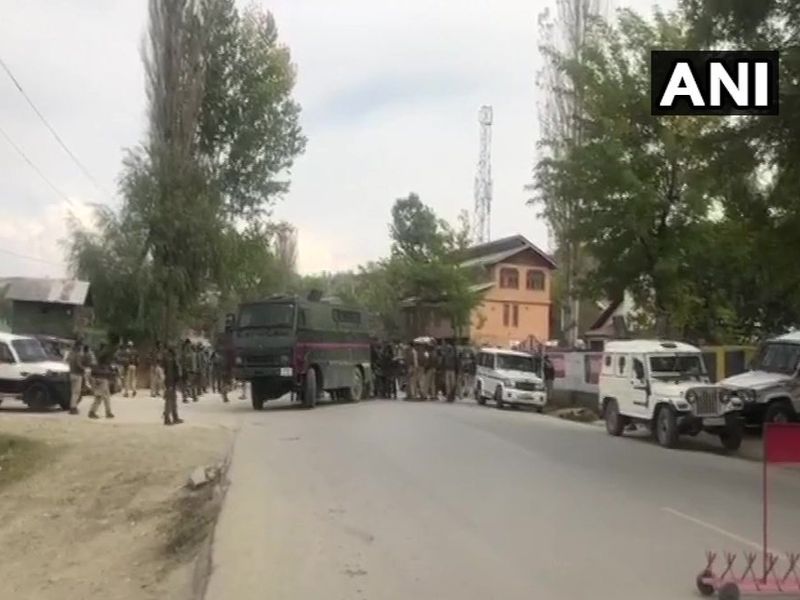 Strike action in Kashmir; Five terrorists neutralised | काश्मीरमध्ये लष्कराची धडक कारवाई; दिवसभरात पाच दहशतवाद्यांना कंठस्नान