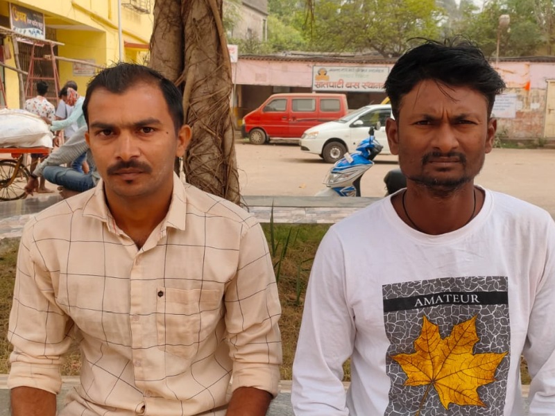 Two youths trapped in darkness rescued by two youths from Satpati-Shirgaon | अंधारात अडकलेल्या २ तरुणांची सातपाटी-शिरगावमधील दोन जिगरबाज तरुणांनी केली सुखरूप सुटका