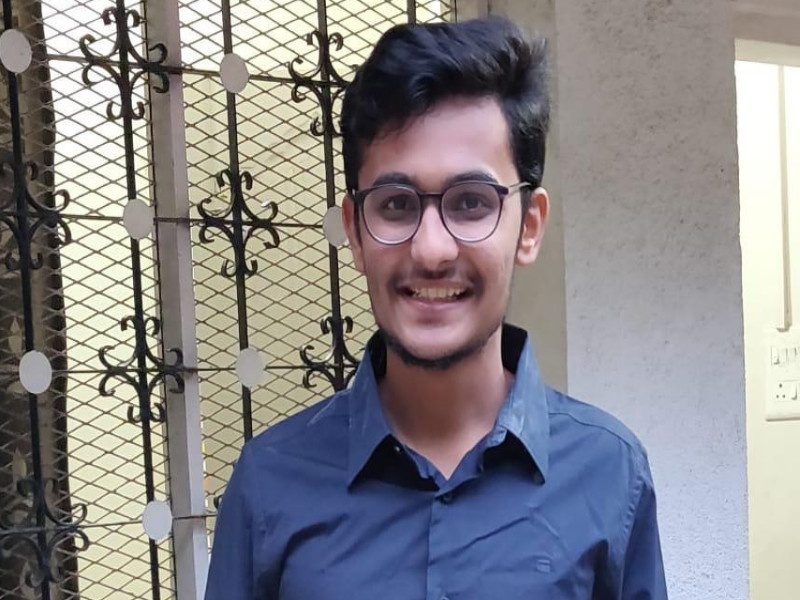 Leaving science, he went to commerce and came first in the country in CA exam | सायन्स सोडून कॉमर्सला गेला आणि सी ए'च्या परीक्षेत देशात पहिला आला