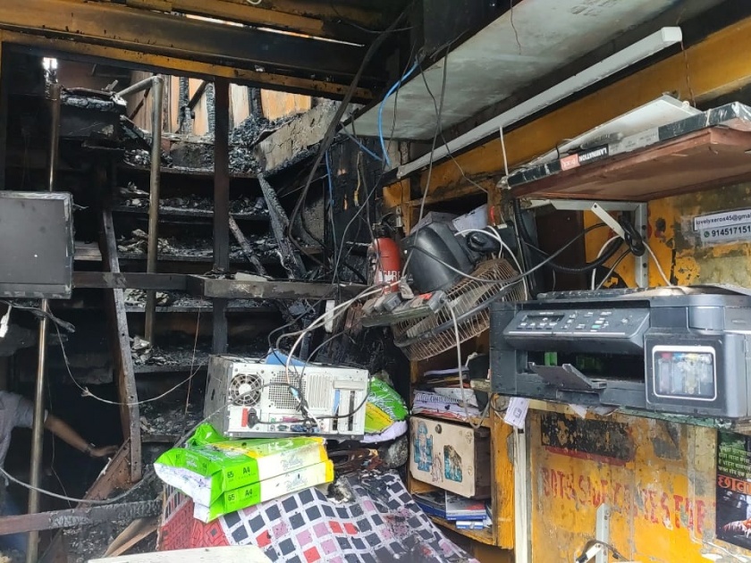 Massive fire at Chembur Janta Market; 9 shops burnt down | चेंबूरच्या जनता मार्केटला भीषण आग; ९ दुकाने जळून खाक, लाखोंचं नुकसान
