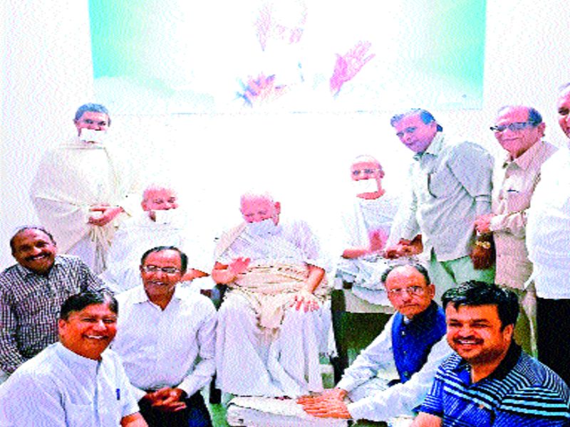 Gross Jain community Chaturmas declaration | सकल जैन समाजाचा चातुर्मास जाहीर, जैन बांधवात आनंदोत्सव