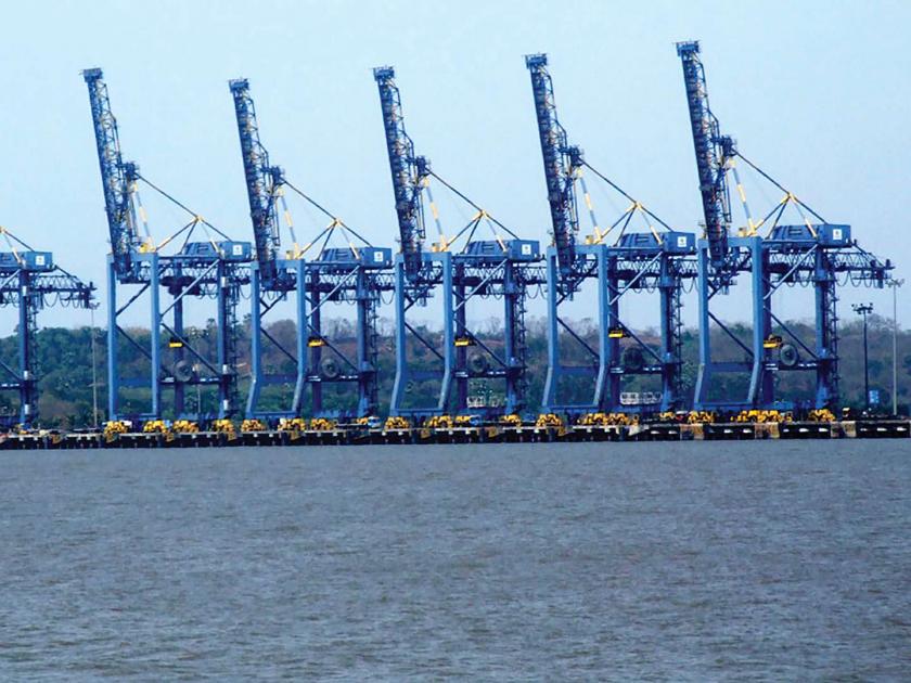 Handling of 51 lakh container goods a year from JNPT port | जेएनपीटी बंदरातून वर्षभरात ५१ लाख कंटेनर मालाची हाताळणी