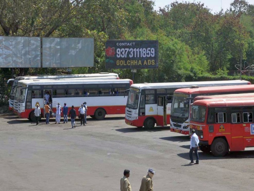 passenger booked ticket reservation in Shivshahi, but simple bus left from nagpur bus station instead of shivshahi | रिझर्वेशन शिवशाहीचे, बसस्थानकावरून सोडली साधी बस; एसटीवाले म्हणाले बसा याच गाडीत