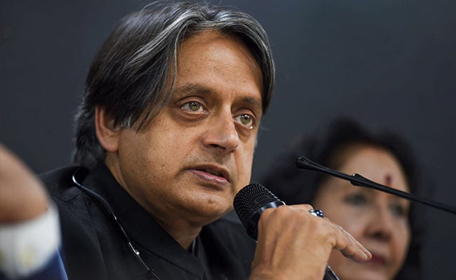 Tharoor is charged with murder case by court | थरुर यांच्यावर खुनाचा खटला चालवा