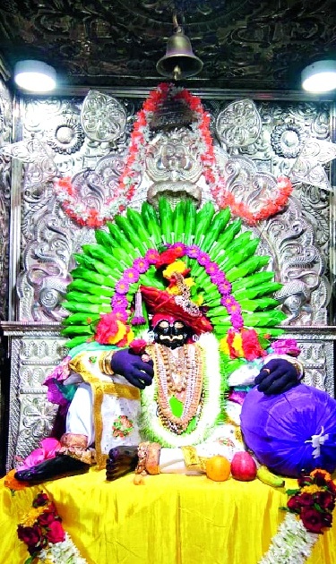 The King of Dakhkhana, Joptiba's Mahapooja in Nagavalli page: Navratri festival started | दख्खनचा राजा जोतिबाची नागवेलीच्या पानातील महापूजा : नवरात्रोत्सवास प्रारंभ