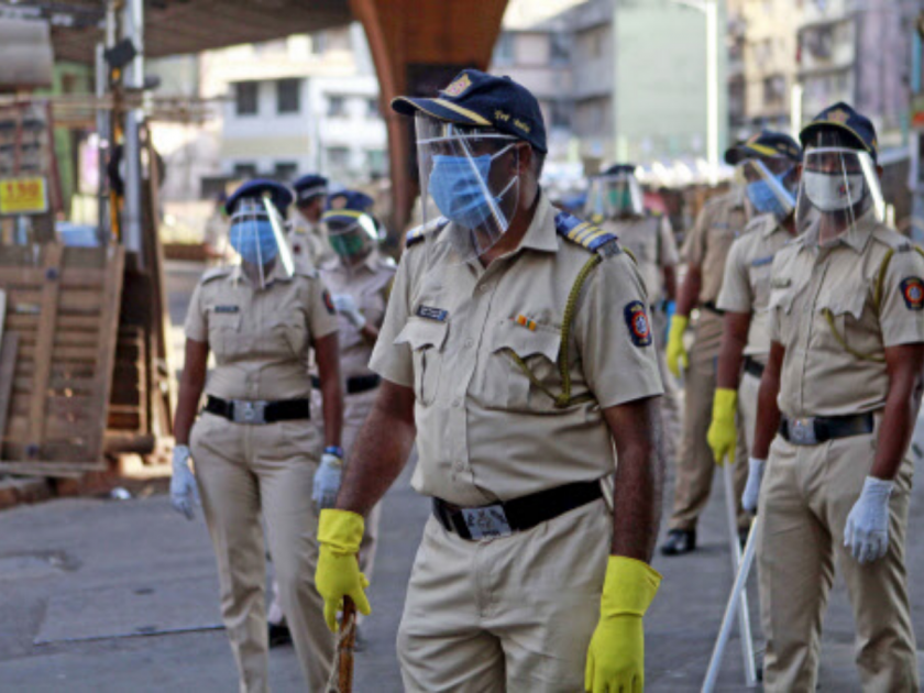 Twelve hundred policemen in Mumbai police force defeated Corona | मुंबई पोलीस दलात बाराशे पोलिसांची कोरोनावर मात