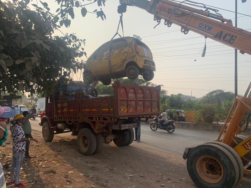 Action on 22 vehicles causing traffic jam on Kalyan Sheel Highway | कल्याण शीळ महामार्गावर कोंडीत भर घालणाऱ्या २२ वाहनांवर कारवाई