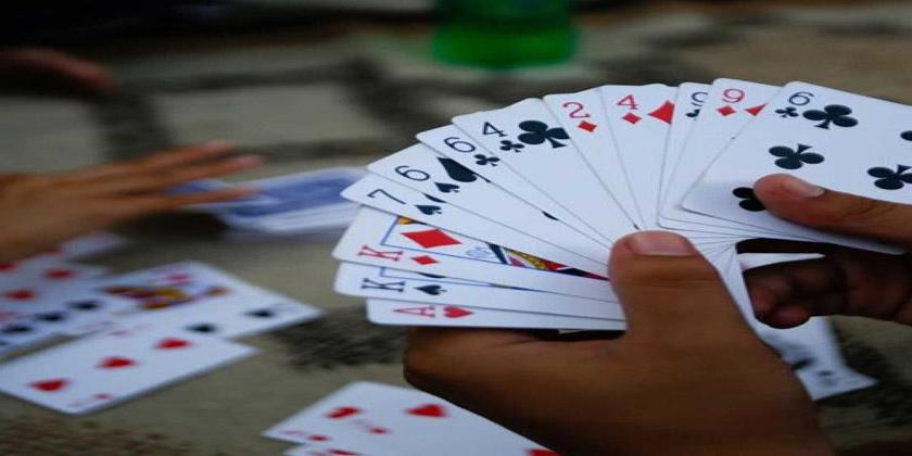Raid on gambling den near Kalamba jail; 19 arrested | जुगारअड्ड्यावर छापा, घरझडतीत पोलिसांना सापडला प्राणघातक शस्त्रसाठा
