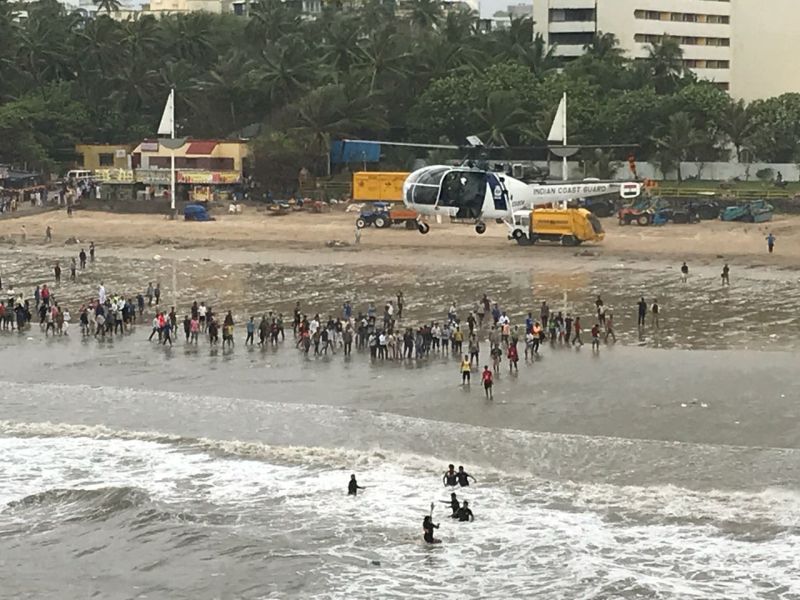 Two Dead, Two Feared Drowned Off Mumbai's Juhu Beach | जुहू चौपाटीवर बुडालेल्या पाच जणांपैकी तिघांचे मृतदेह सापडले