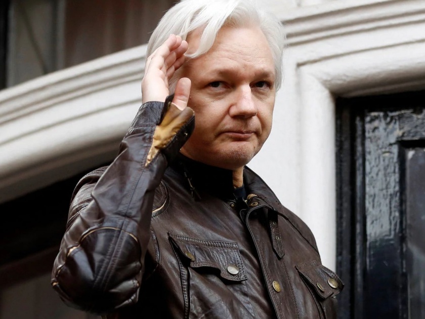WikiLeaks founder Julian Assange arrested at Ecuadorian embassy | विकिलिक्सचा संस्थापक ज्युलियन असांजेला अटक; ब्रिटिश पोलिसांची कारवाई