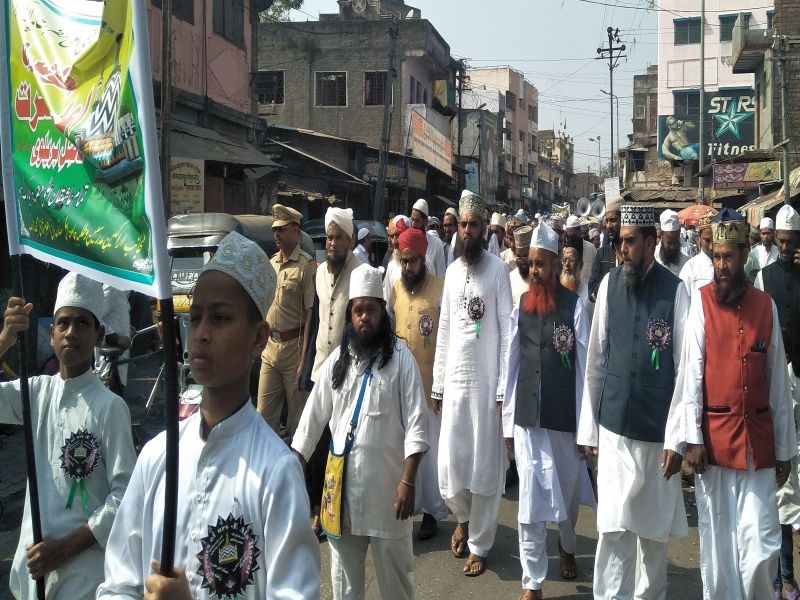 Major marathon Muslim community participants in 'procession-e-hajarat' visit to Nashik | नाशिकमध्ये निघालेल्या ‘जुलूस-ए-आला हजरत’ने वेधले लक्ष : मोठ्या संख्येने मुस्लीम बांधव सहभागी