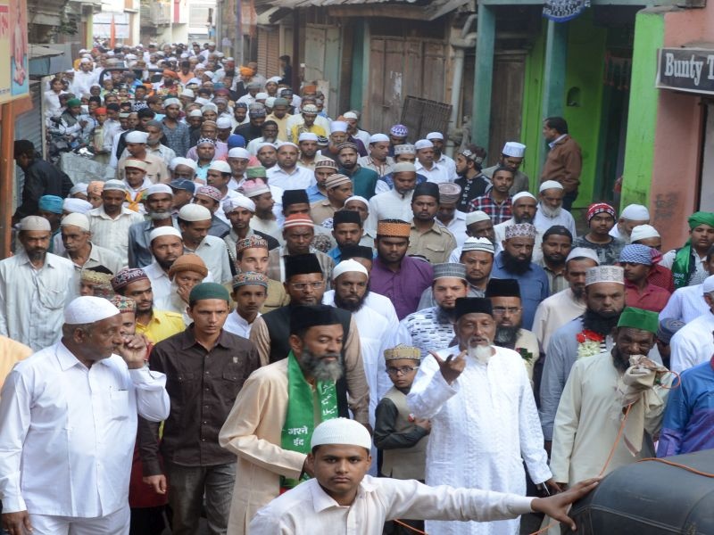In Nashik, the procession was organized; Hundreds of Muslim Brothers Participants | नाशिकमध्ये जुलूस-ए-गौसिया उत्साहात; शेकडो मुस्लीम बांधव सहभागी