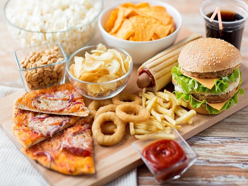'Junkfood' is causing Stomach disorders in children! | ‘जंकफुड’मुळे लहान मुलांमध्ये बळावताहेत पोटविकार !