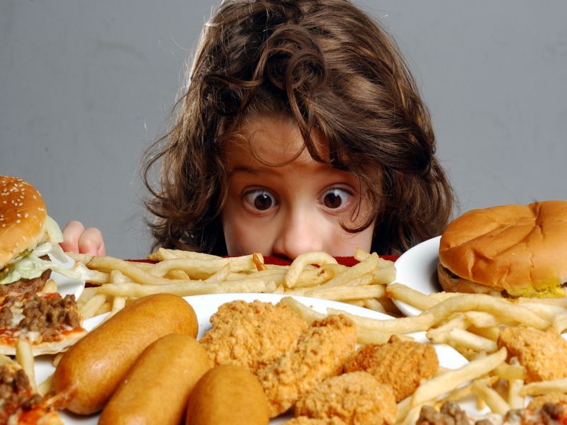 How to identify junk food and best quit plan for junk food consumption by rujuta diwekar | तुमच्या मुलांना जंक फूडची सवय आहे? मग, 'या' खास टिप्स वाचाच...!