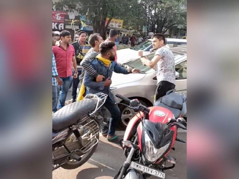 Criminals hustle the streets of Nagpur, First hit the car then brutally beaten a student | अगोदर कारला धडक, नंतर विद्यार्थ्याला बेदम मारहाण; गुन्हेगाराचा भर रस्त्यावर राडा 