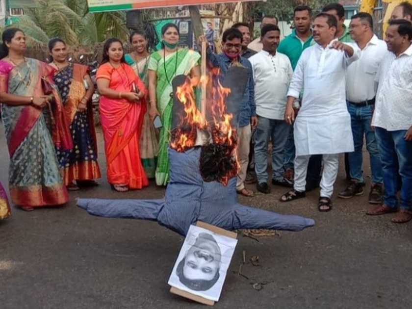 Symbolic statue of Vinayak Raut burnt; BJP agitation in Sawantwadi | विनायक राउत यांचा प्रतिकात्मक पुतळा जाळला; सावंतवाडीत भाजपकडून आंदोलन