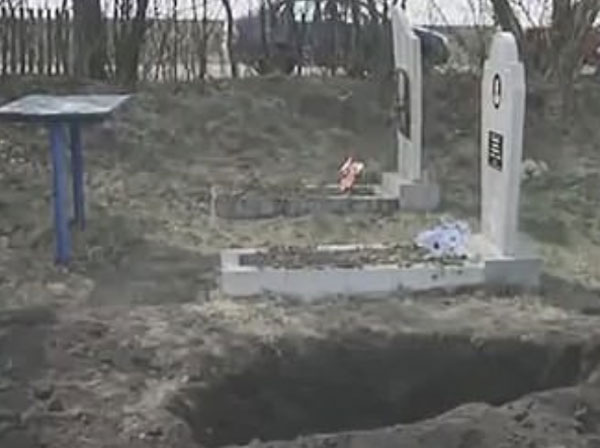Shocking! shocking news from ukraine woman digs herself out of grave after beaten pnm | धक्कादायक! आरोपींनी ‘त्या’ महिलेला जिवंत दफन केलं; कशी निघाली थडग्यातून बाहेर तिने सांगितलं!
