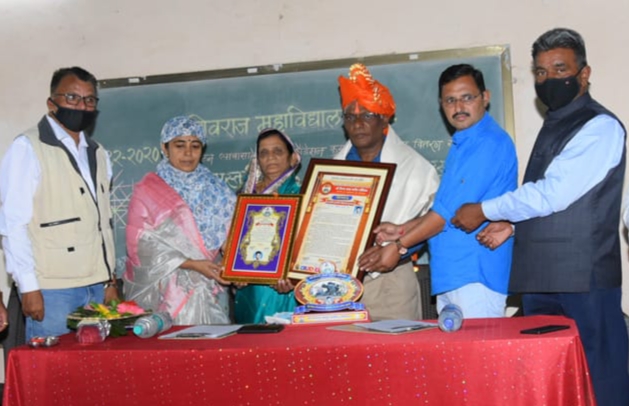 'Gurugaurav' award to Anil Kurade | अनिल कुराडे यांना 'गुरूगौरव' पुरस्कार