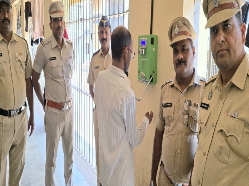 Kalamba Jail in Kolhapur starts smart card phone for inmates, allows three calls a week | कोल्हापुरातील कळंबा कारागृहात कैद्यांसाठी 'स्मार्ट कार्ड फोन' सुरू, आठवड्यात तीन कॉलची मुभा