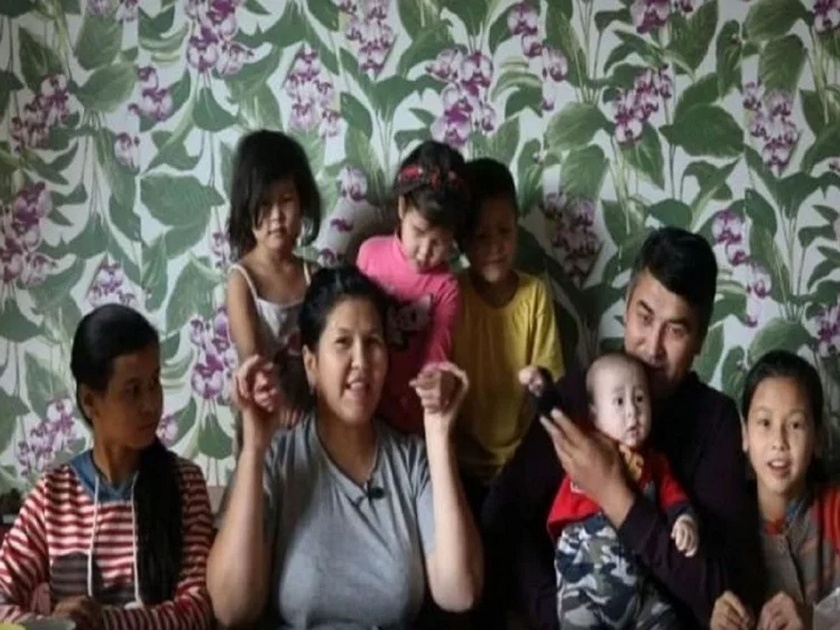Mother gets gold medal for having more than seven children in Kazakhstan | 'या' देशात सात अपत्यांना जन्म दिला तर आईला दिलं जातं गोल्ड मेडल!